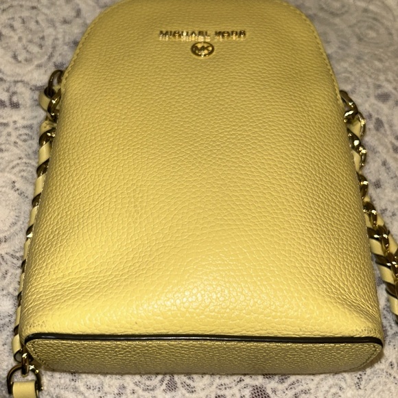 Beautiful Michael Kors Jet Set Charm North South Chain Phone Crossbody - Picture 12 of 12